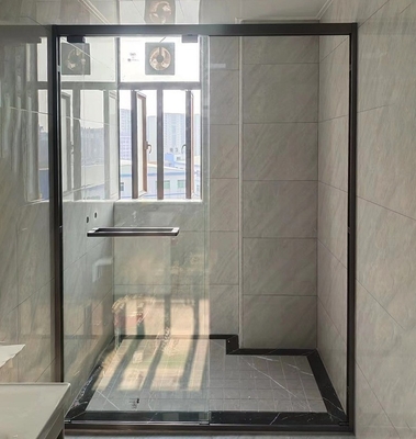 Waterdichte achter-naar-achter douche kamer met opvouwbare deuren en schuifrol