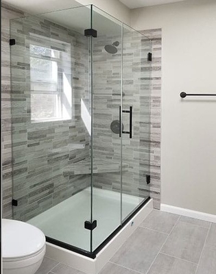 Badkamer met 8 mm glasdikte Douchekamer en alles-in-één ontwerp