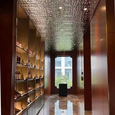 Model houten wijnrekkas voor thuishotel in aangepaste rode en zwarte/gouden kleur